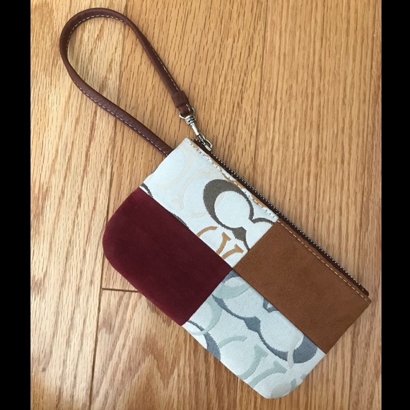 BRAND NEW Coach Wristlet - Picture 1 of 2